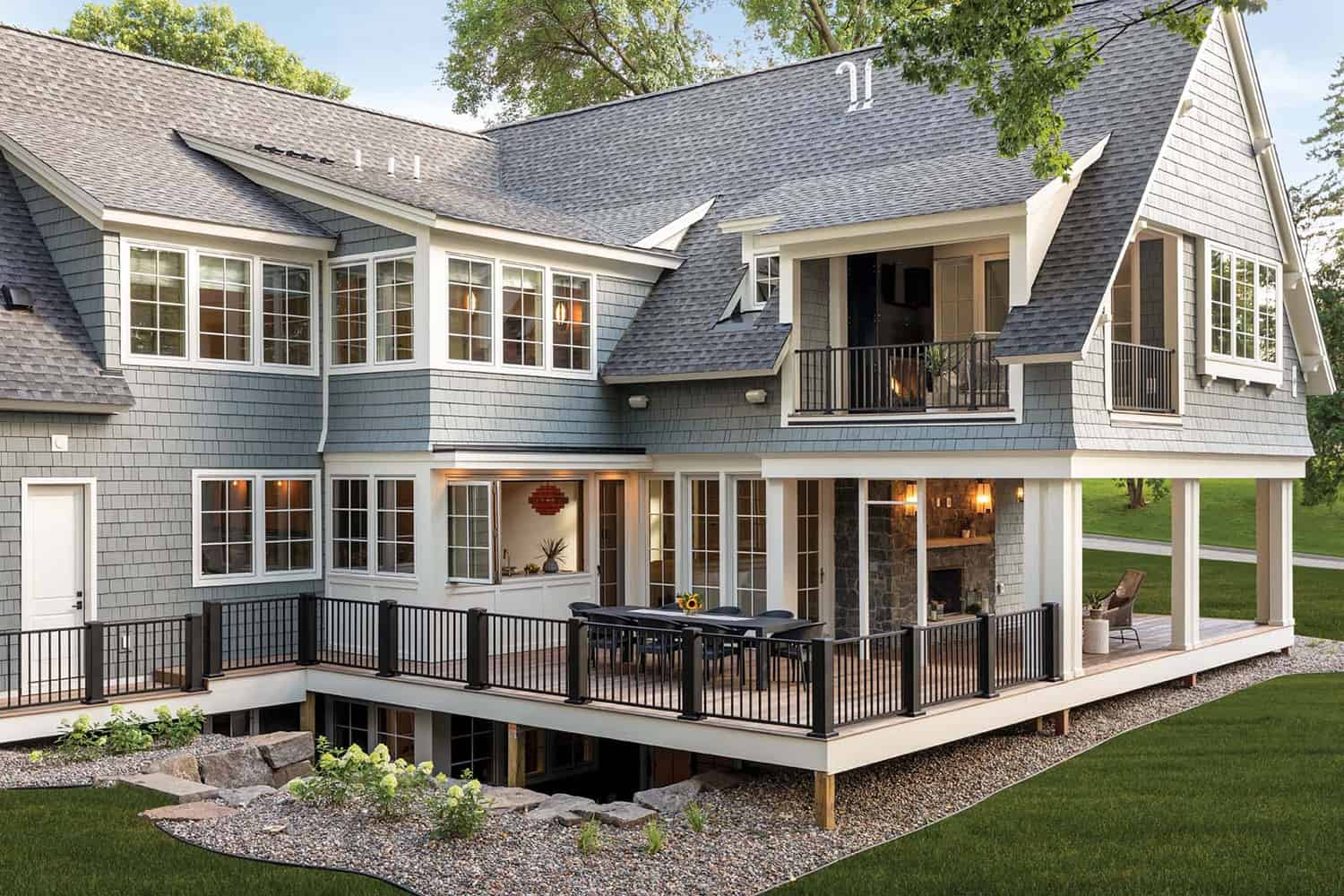 cottage-style-home-exterior-backyard