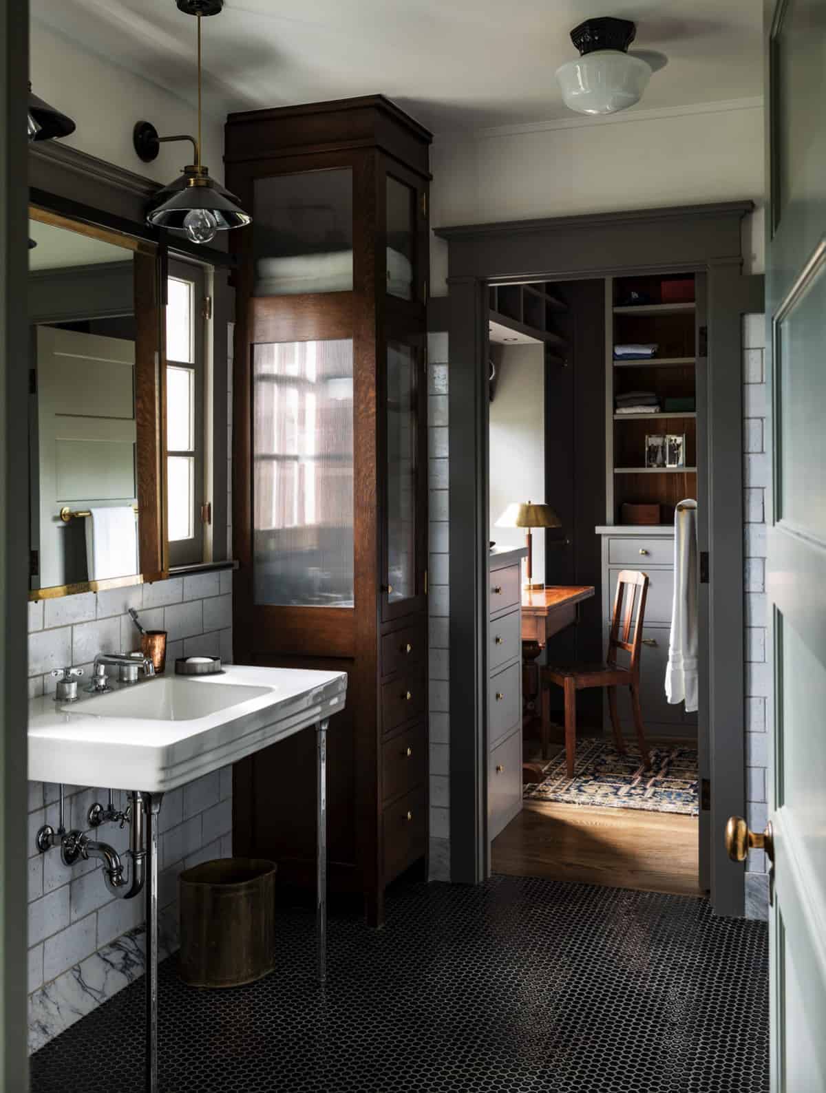 craftsman-bathroom