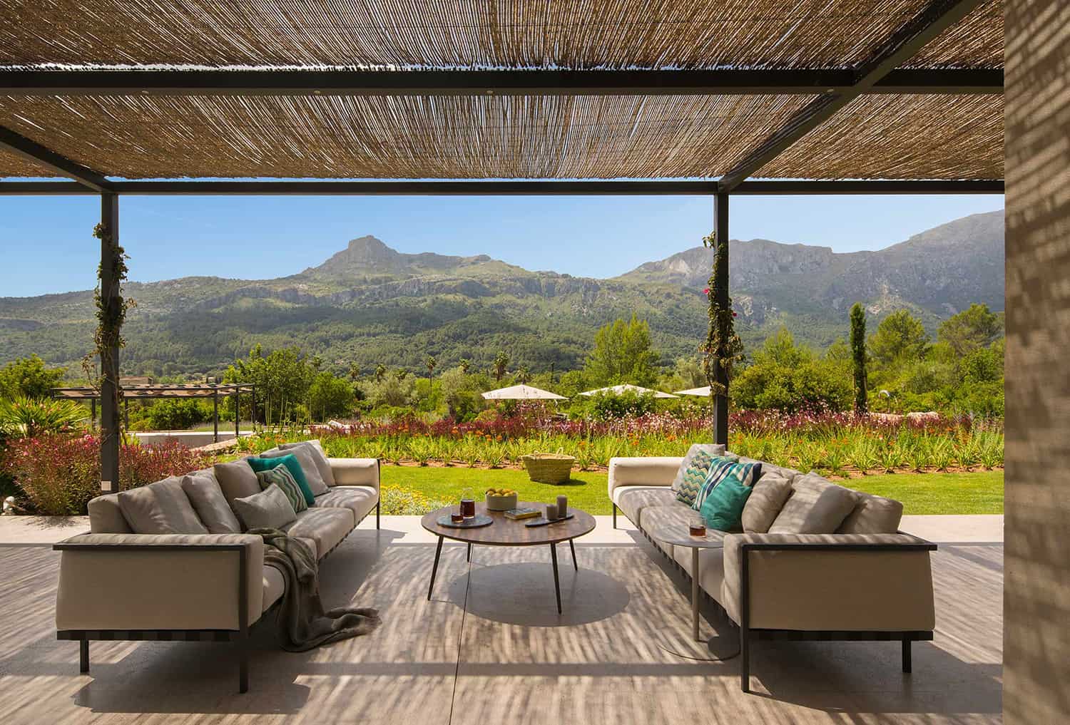 mediterranean-style-patio