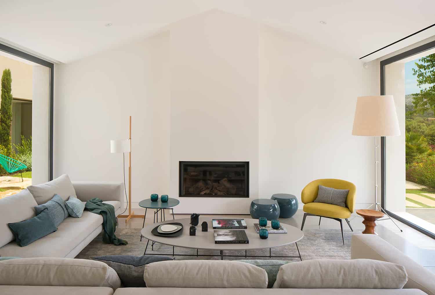 mediterranean-style-living-room