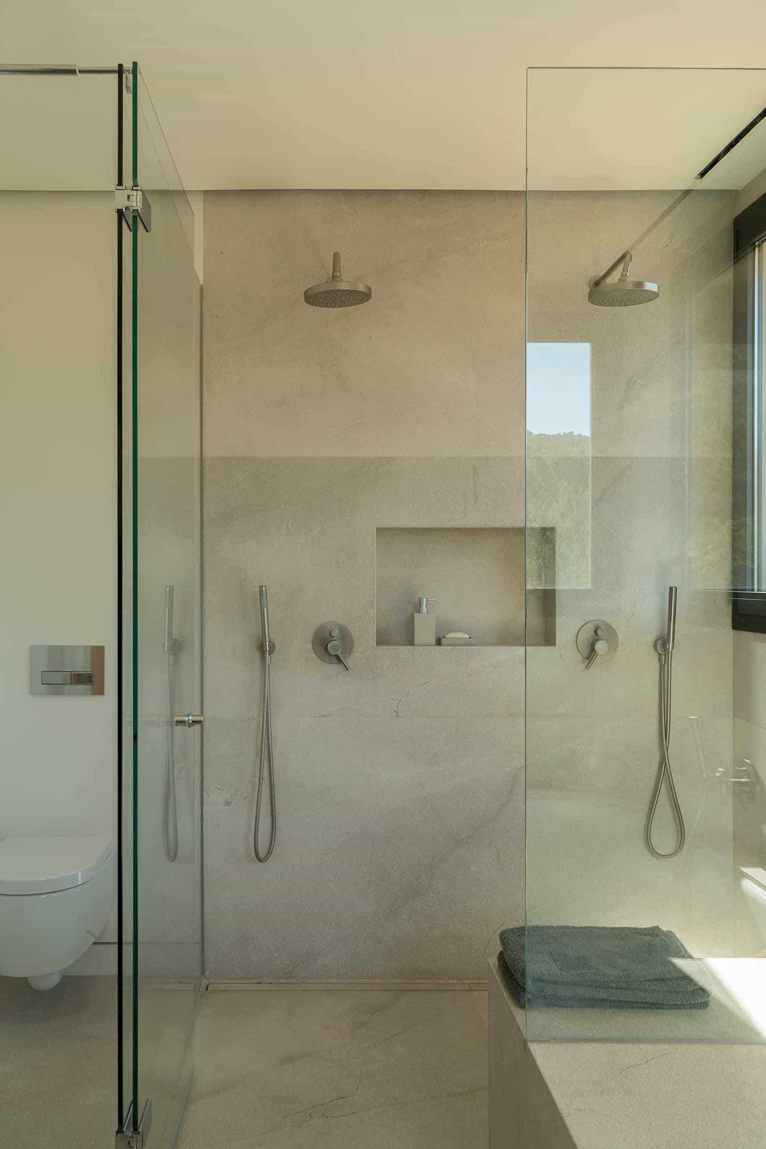 mediterranean-style-bathroom