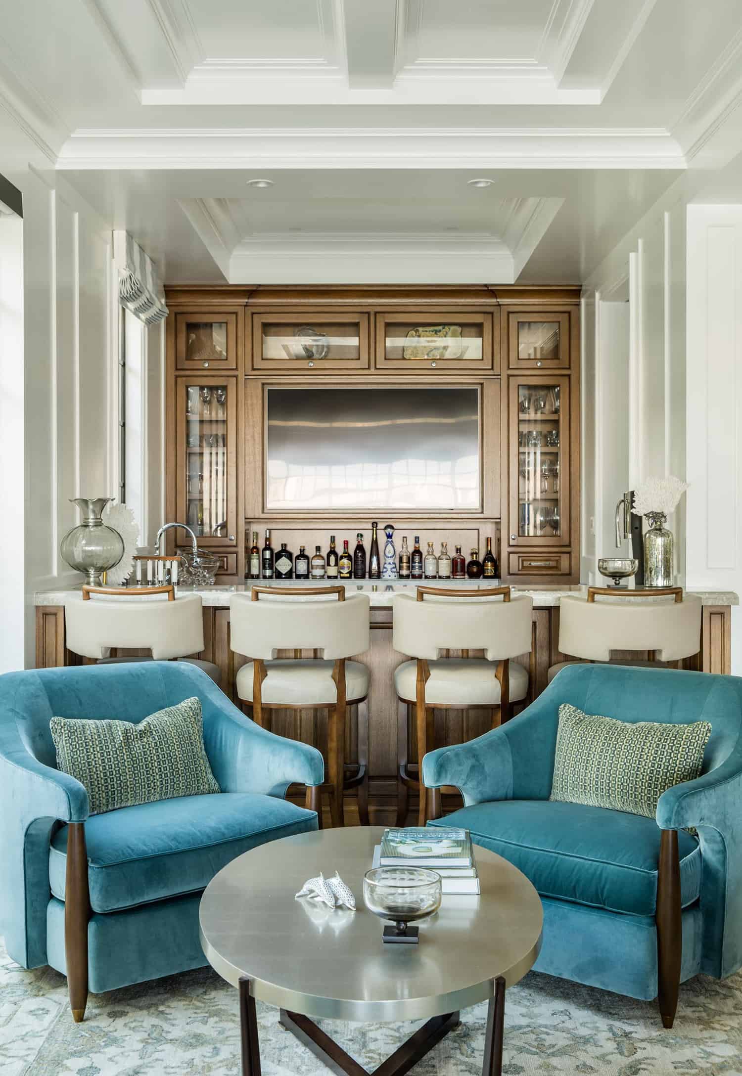 traditional-home-bar