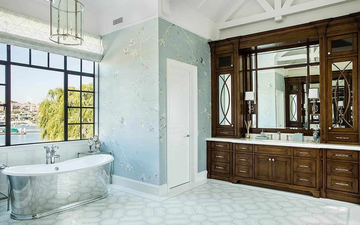traditional-bathroom
