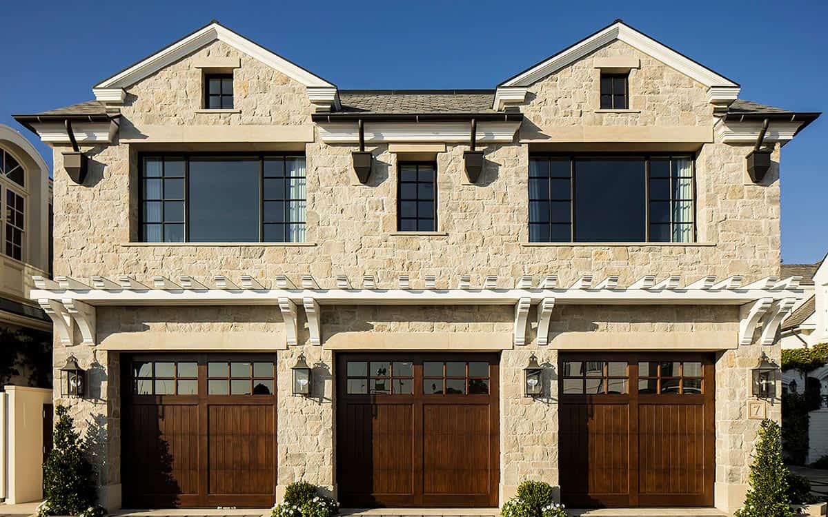 traditional-style-garage