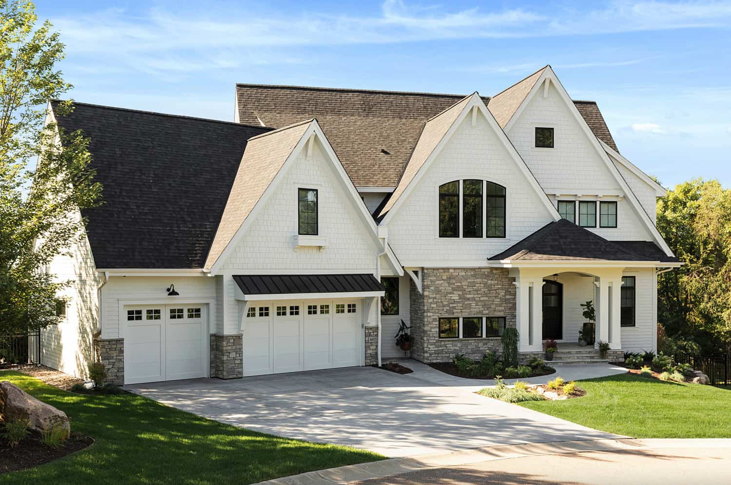 coastal-cottage-style-home-exterior