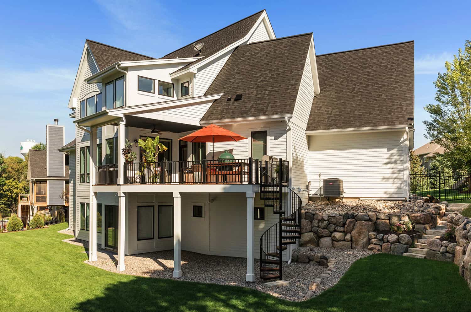 coastal-cottage-style-deck