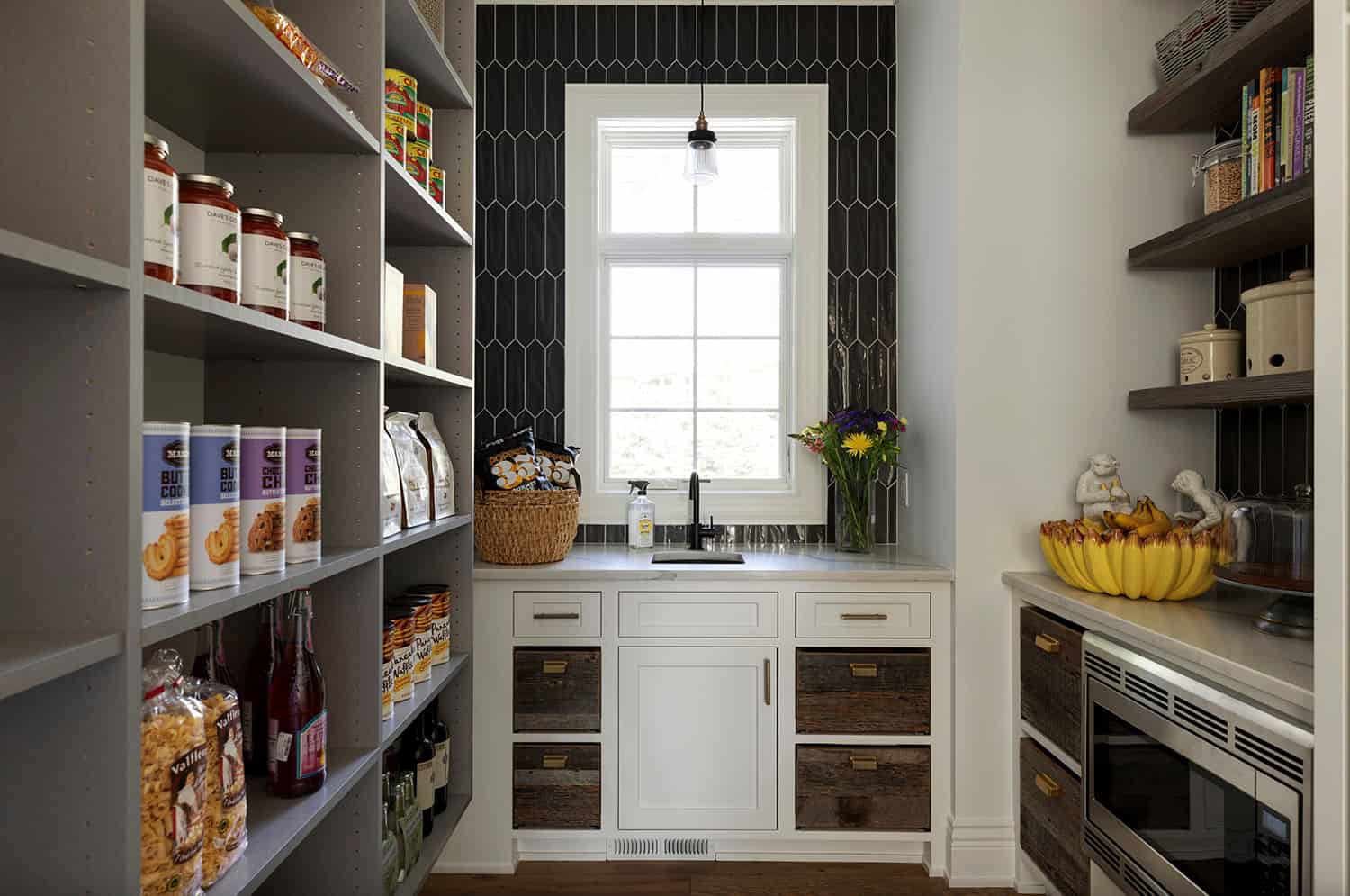 beach-style-kitchen-pantry