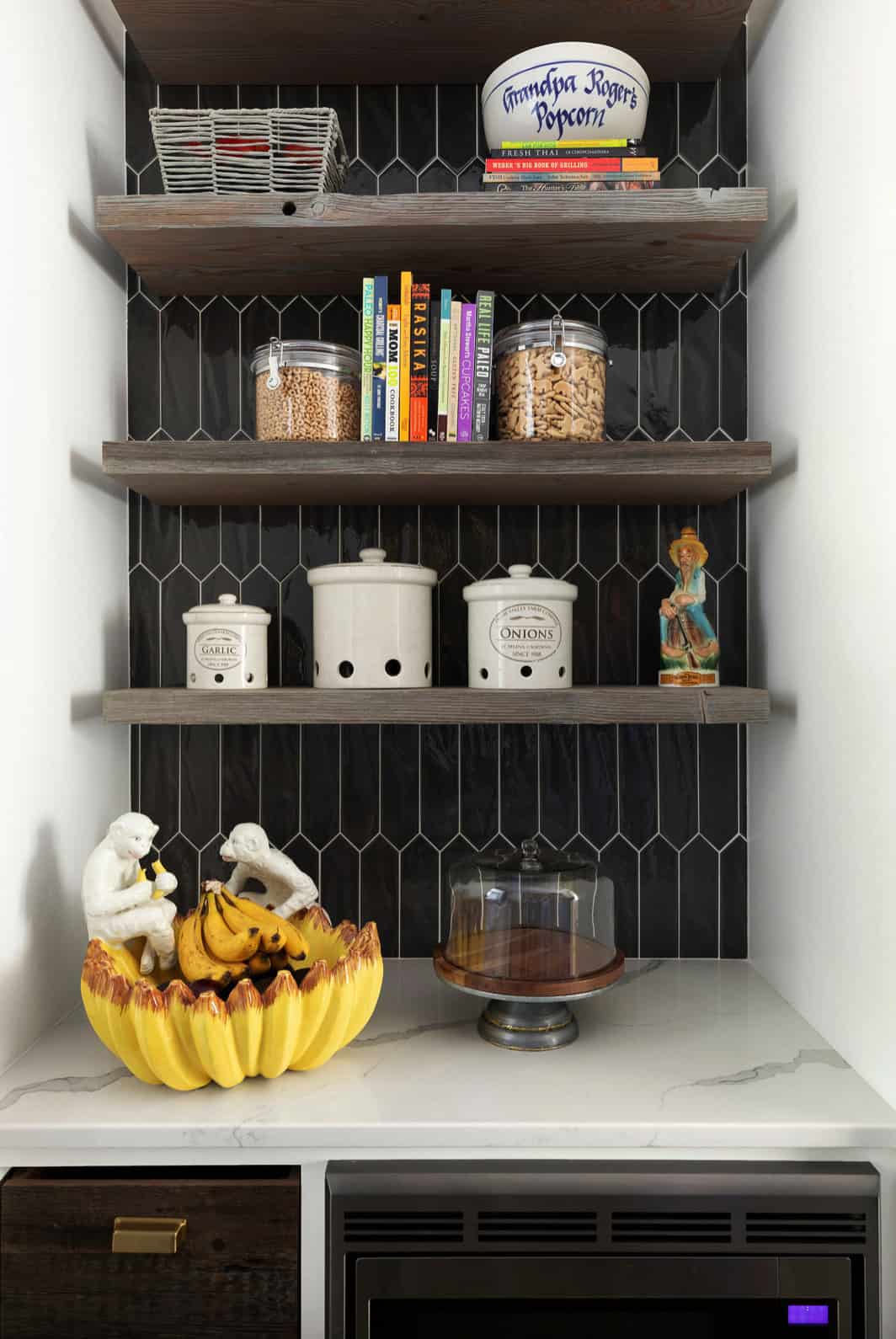 beach-style-home-bar