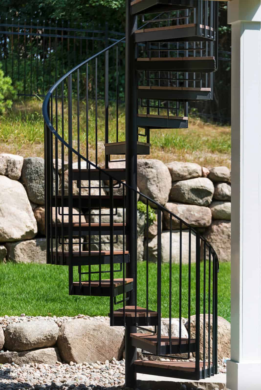 beach-style-staircase