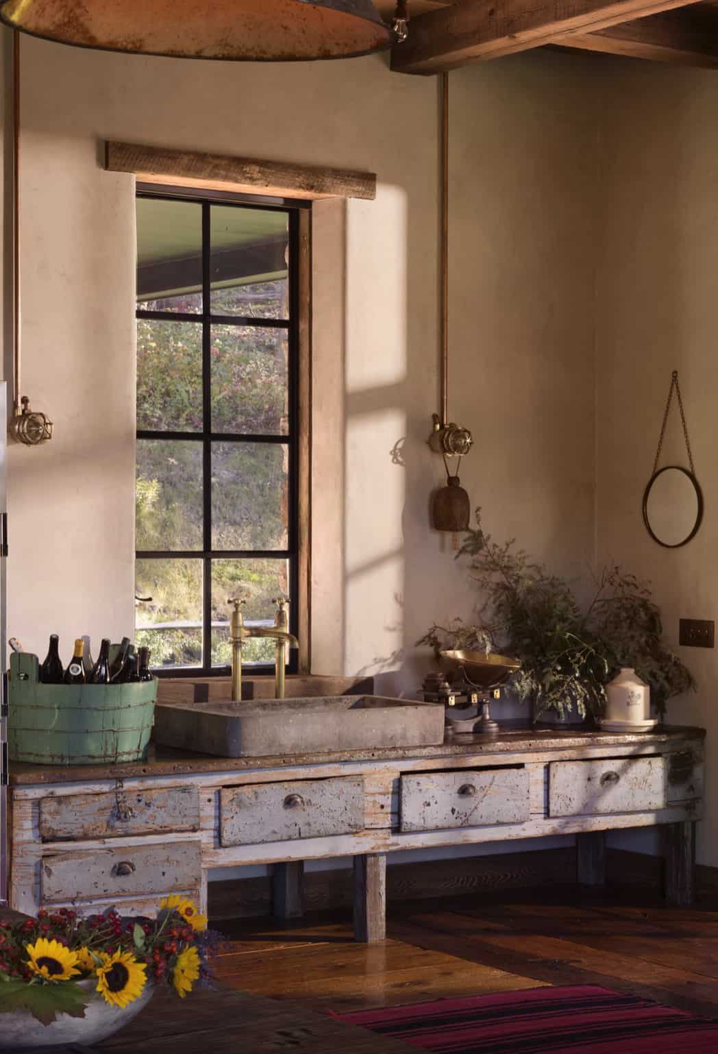 georgian-style-home-mudroom