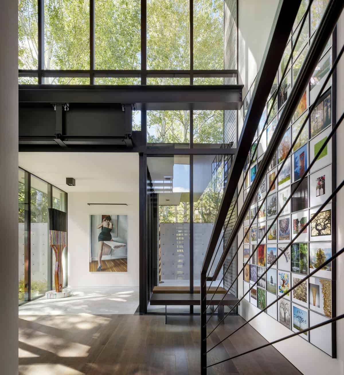 mountain-contemporary-home-staircase