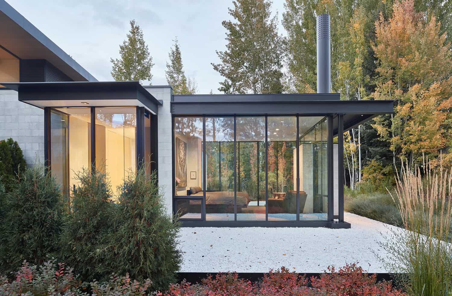 mountain-contemporary-home-exterior