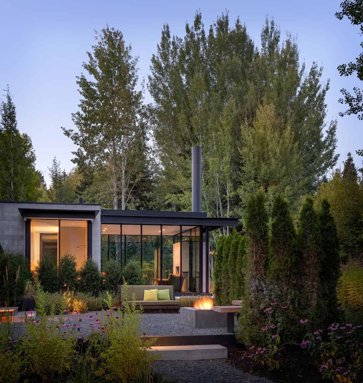 mountain-contemporary-home-exterior