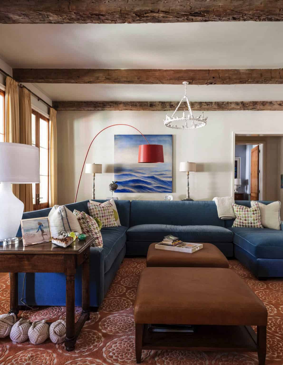 Step inside this surprisingly warm and inviting modern Texas home
