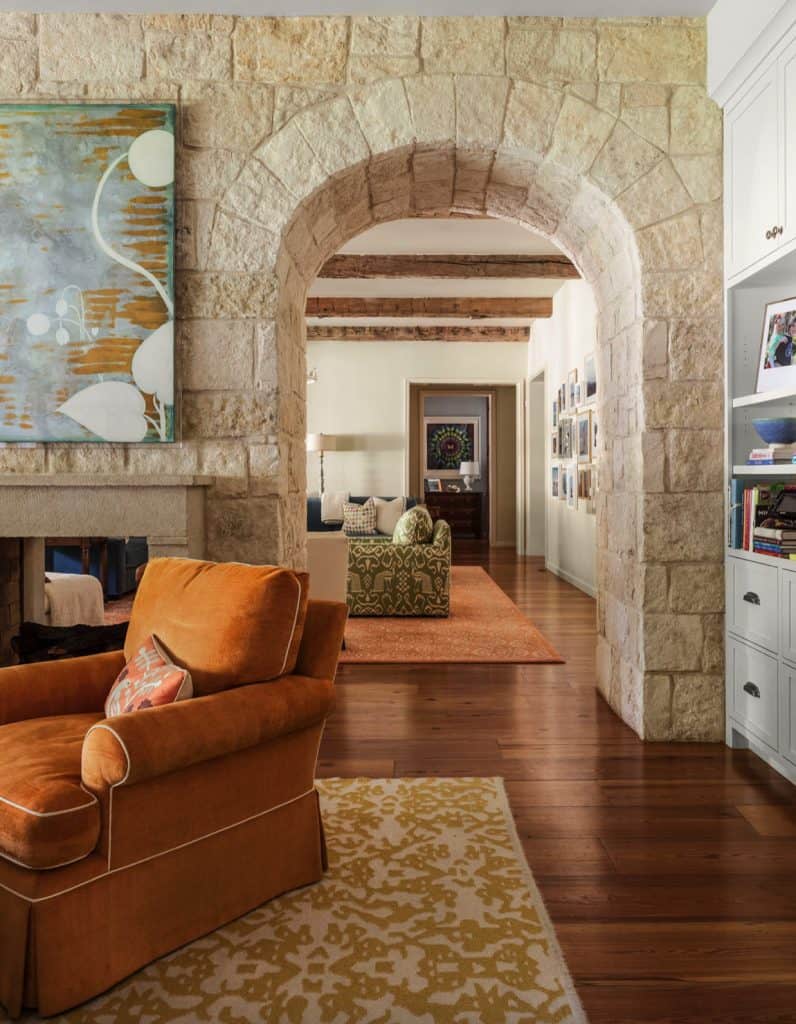 Step inside this surprisingly warm and inviting modern Texas home