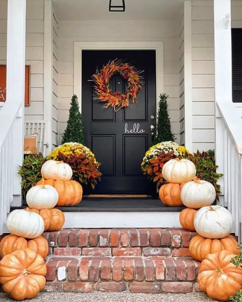 25 Most Beautiful Fall Porch Decorating Ideas To Try This Season