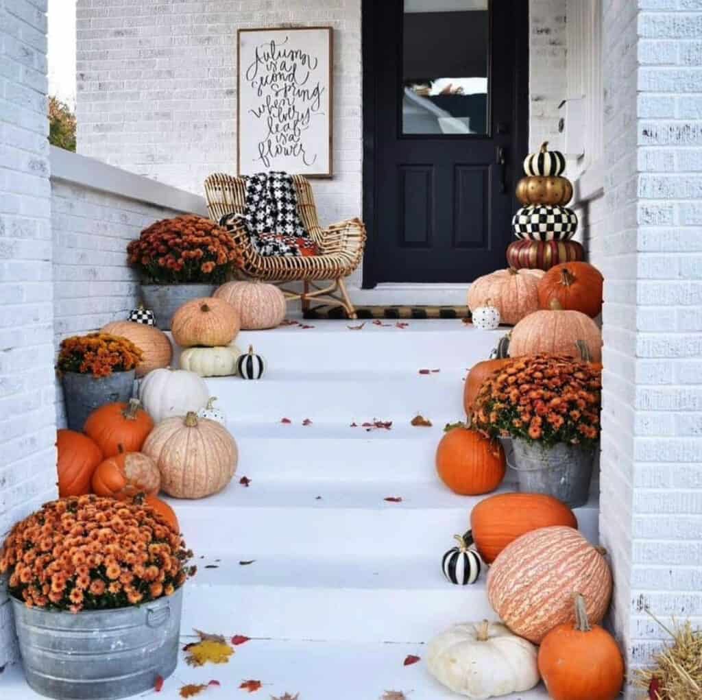 25 Most Beautiful Fall Porch Decorating Ideas To Try This Season