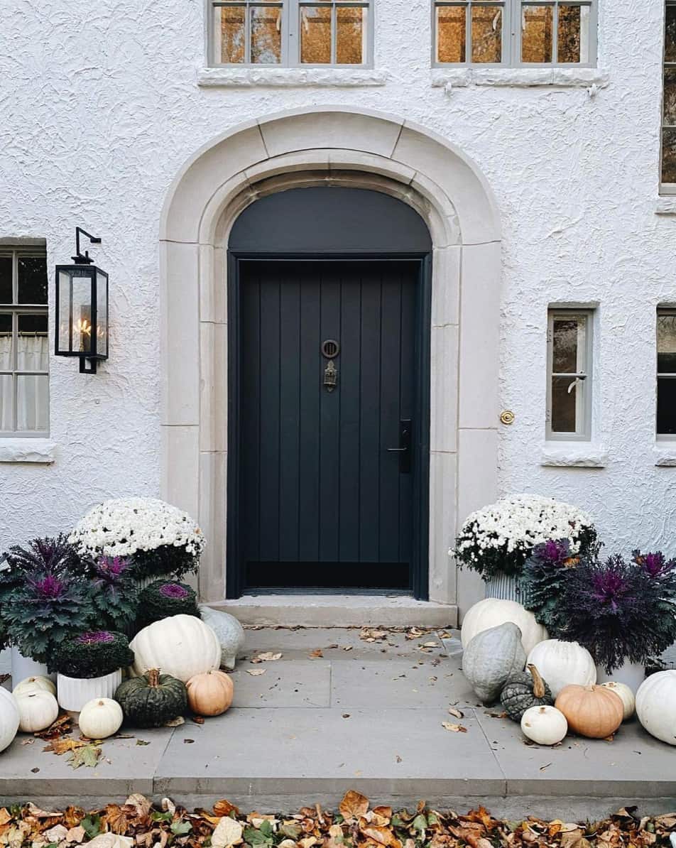 fall-porch-decorating-ideas-with-pumpkins-mums