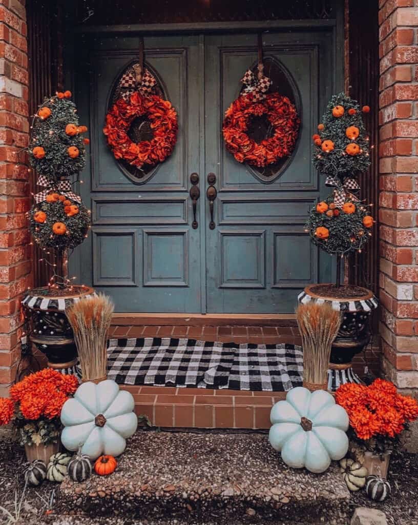 25 Most Beautiful Fall Porch Decorating Ideas To Try This Season