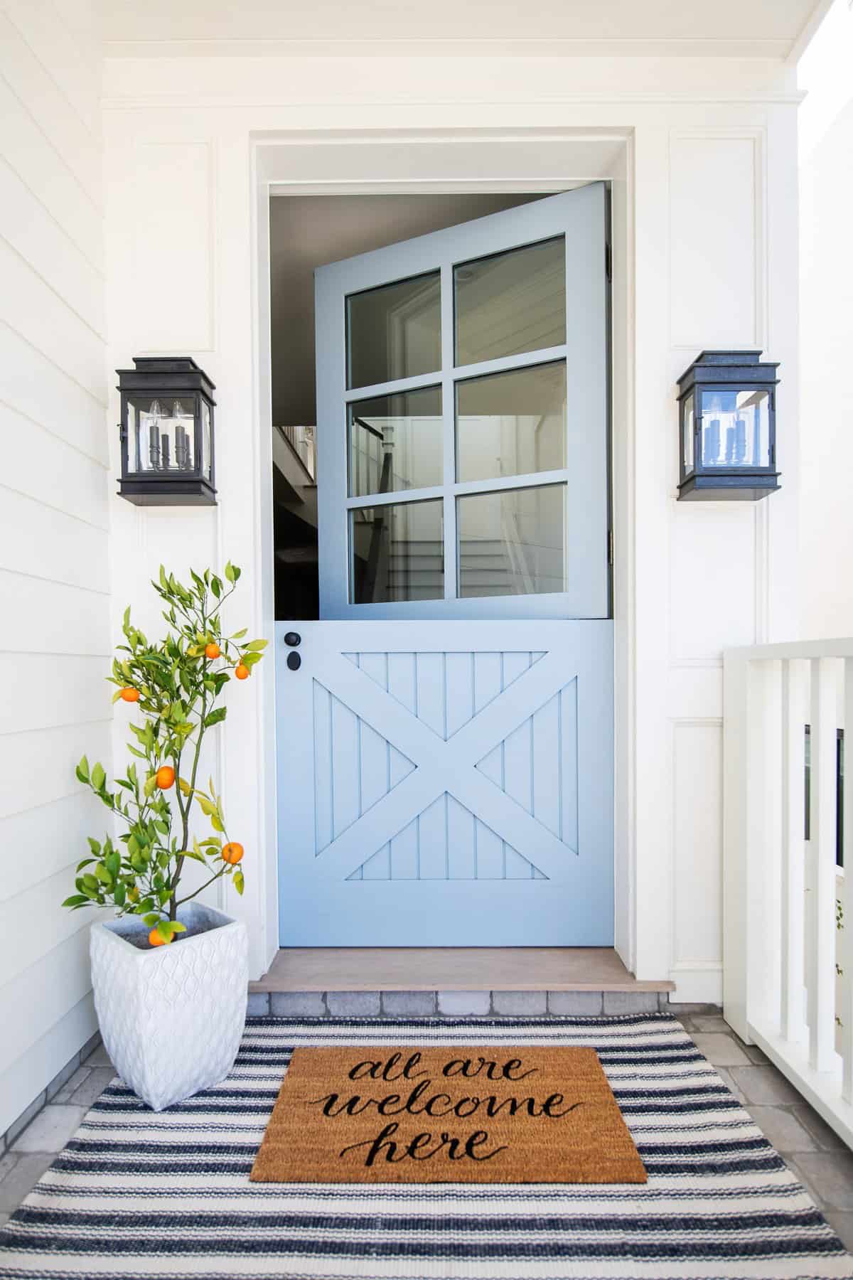 coastal-farmhouse-beach-style-entry