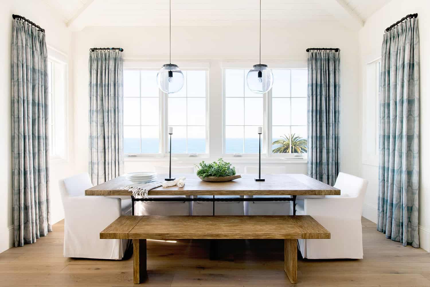 beach-style-dining-room