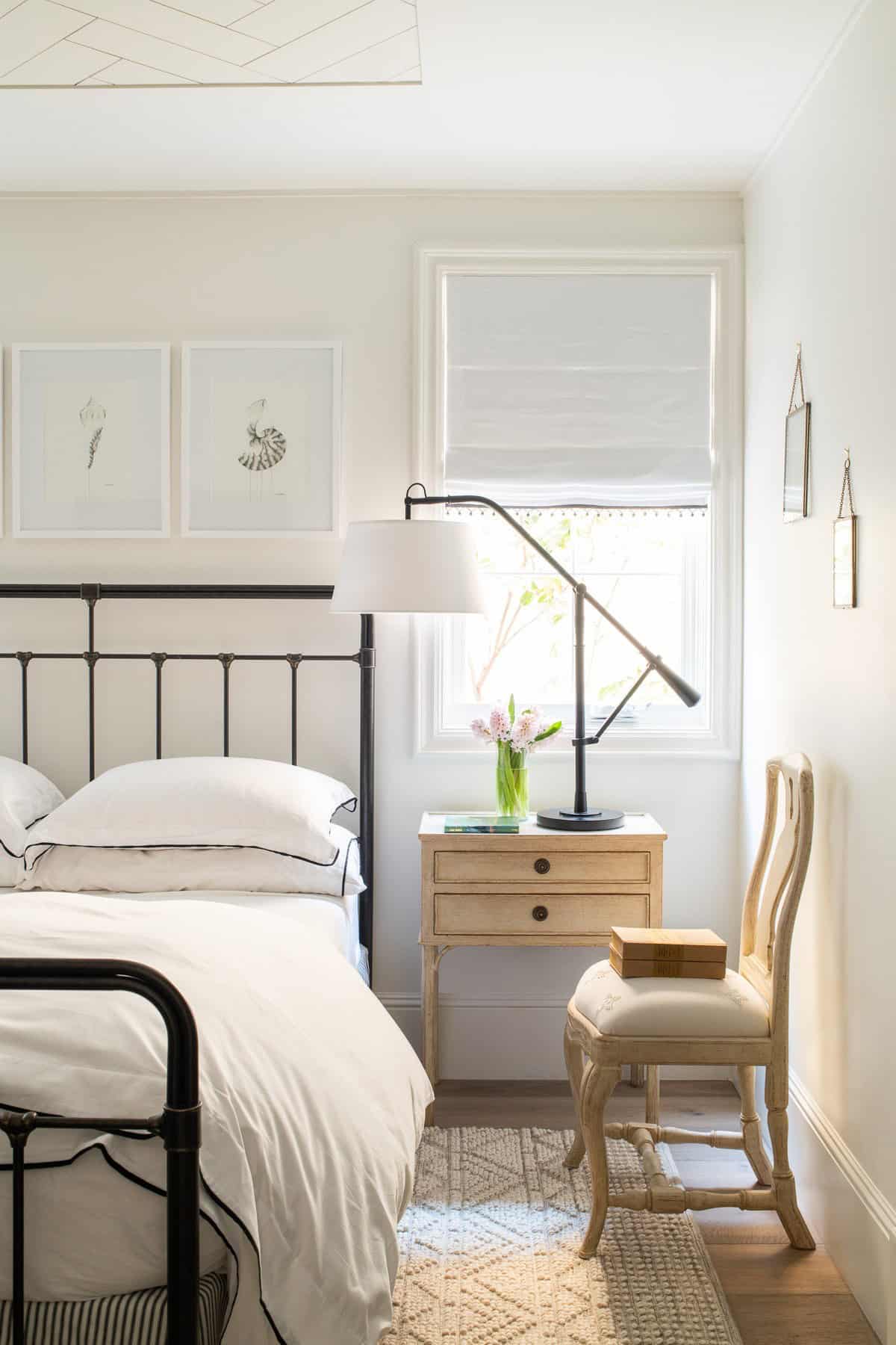 beach-style-bedroom
