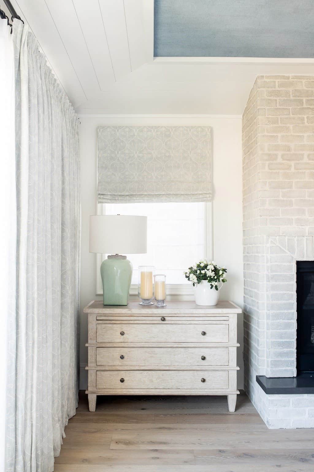 beach-style-bedroom