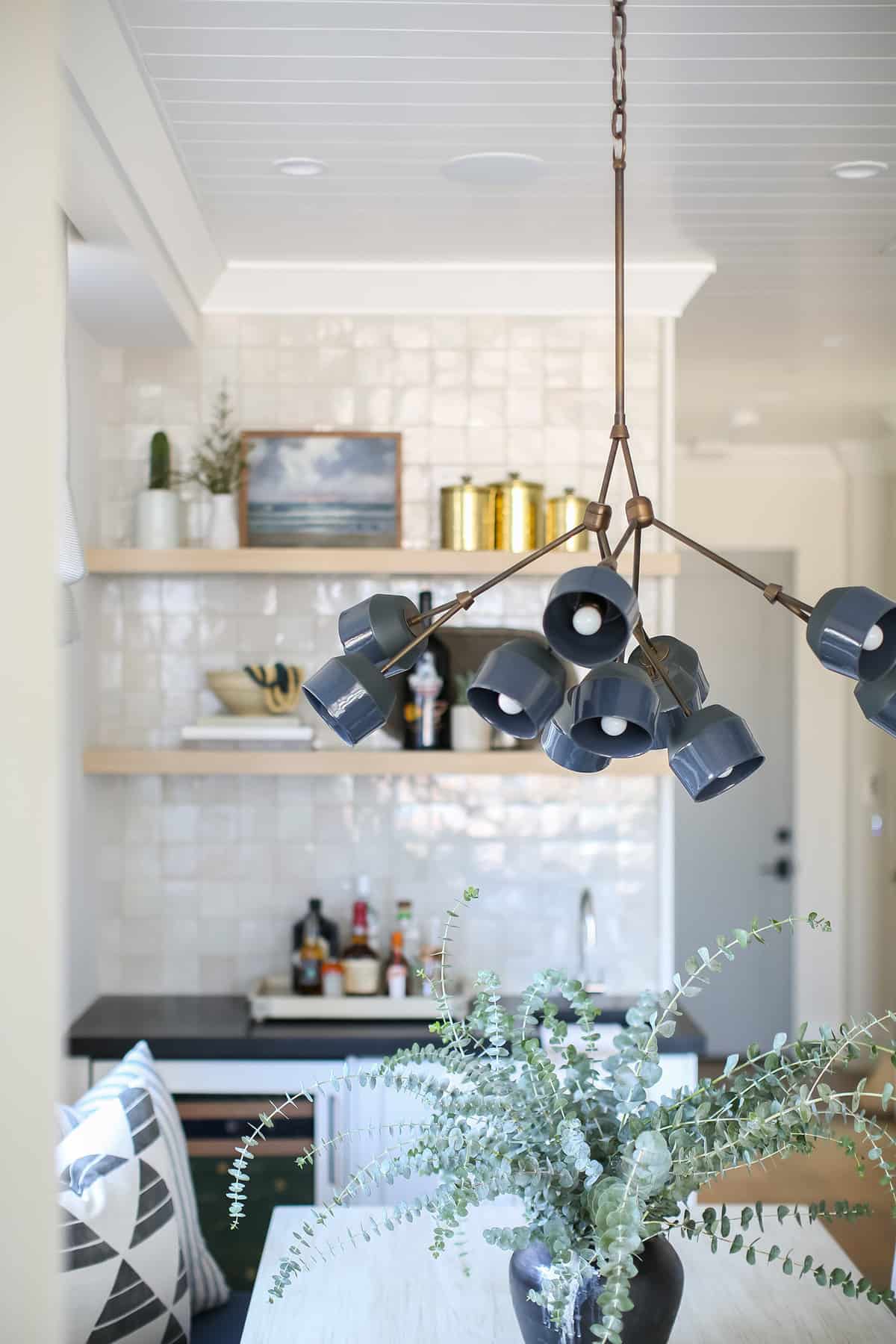 beach-style-dining-room