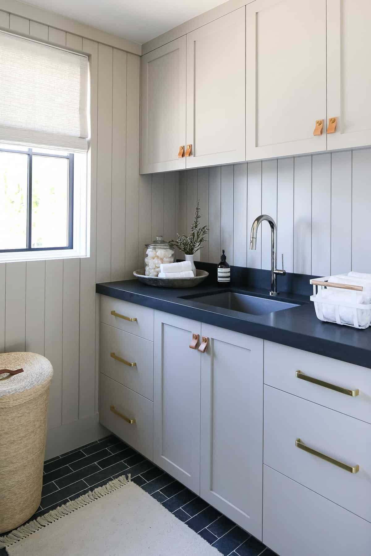 beach-style-laundry-room