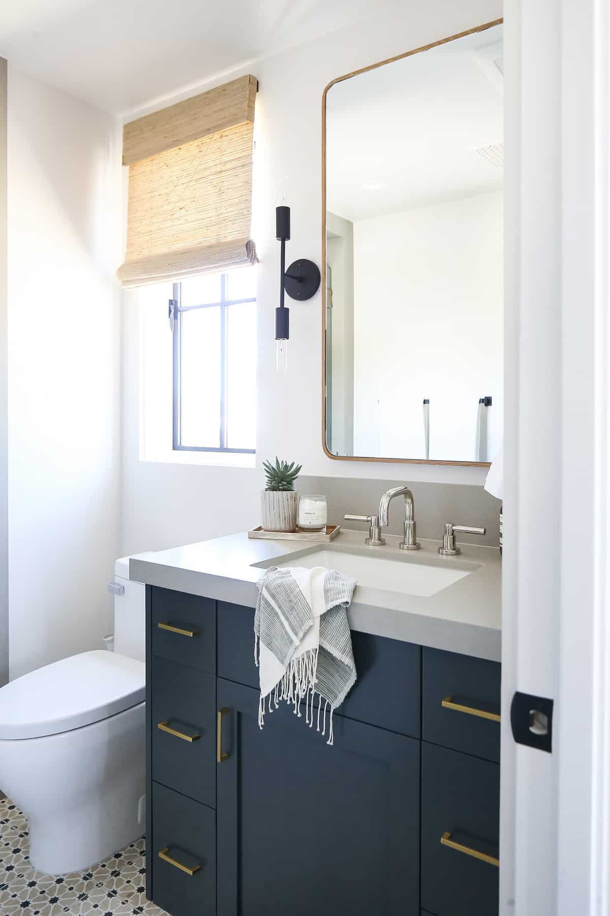 beach-style-bathroom
