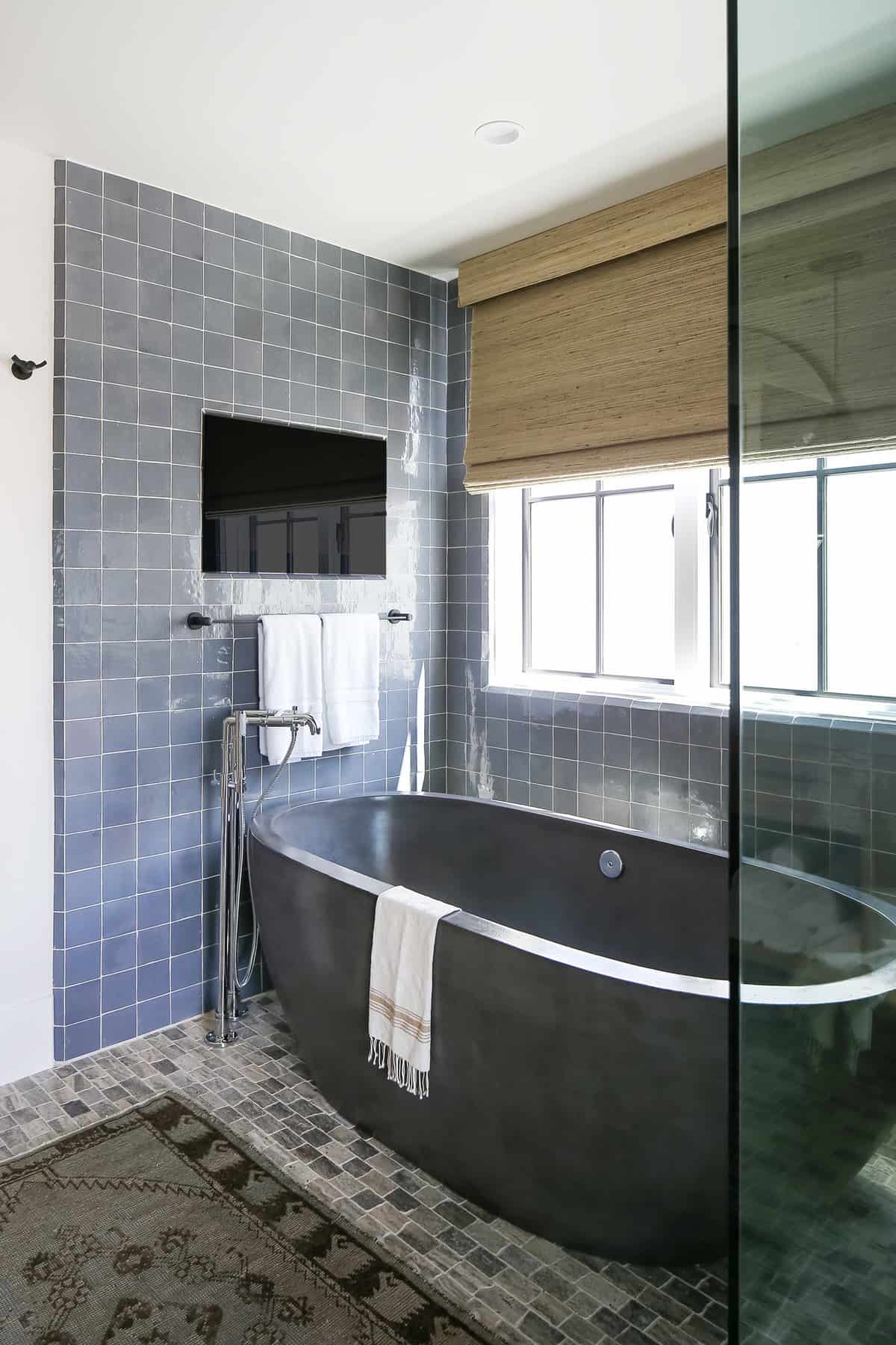 beach-style-bathroom-glass-enclosed-tub