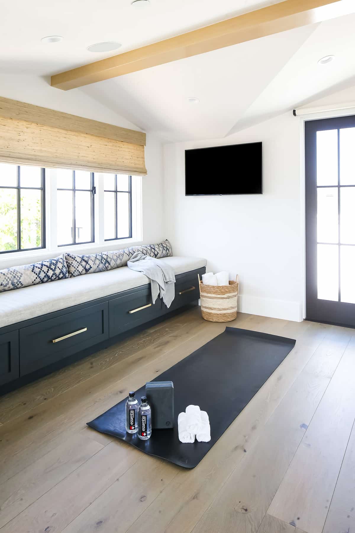 beach-style-yoga-room