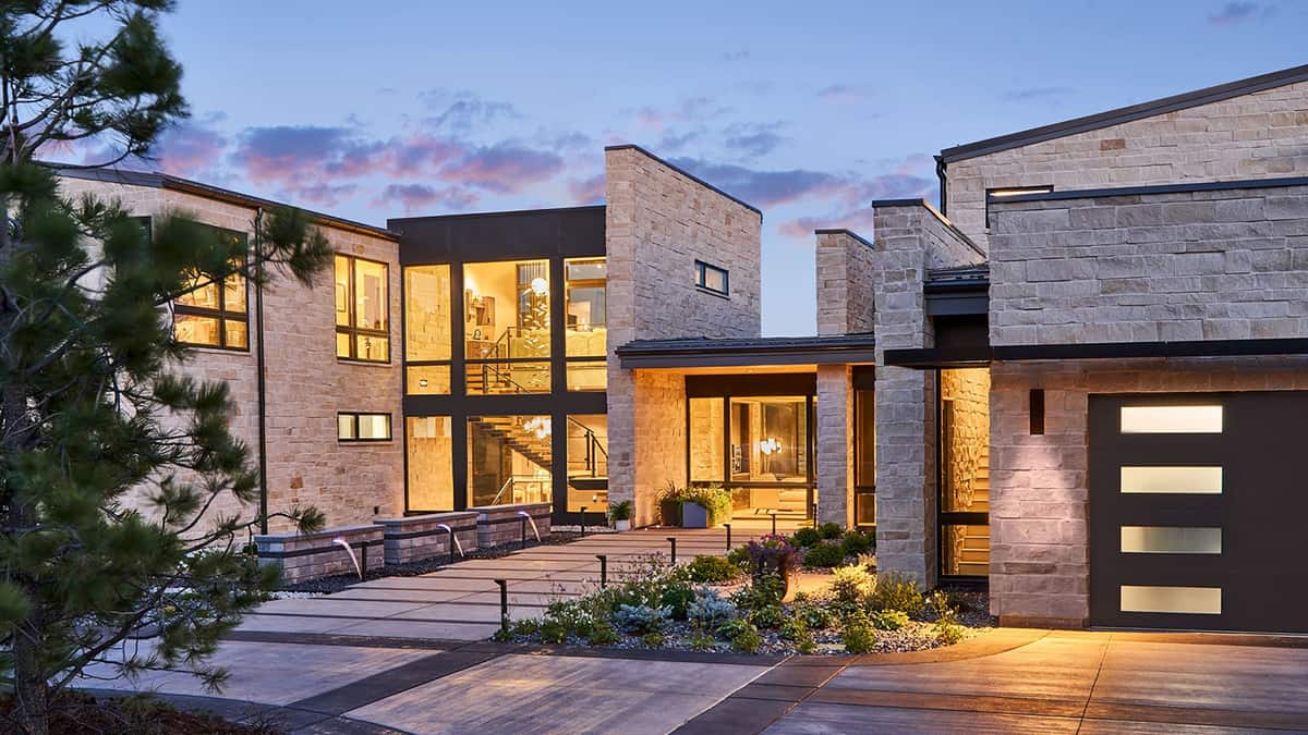 mountain-modern-home-exterior