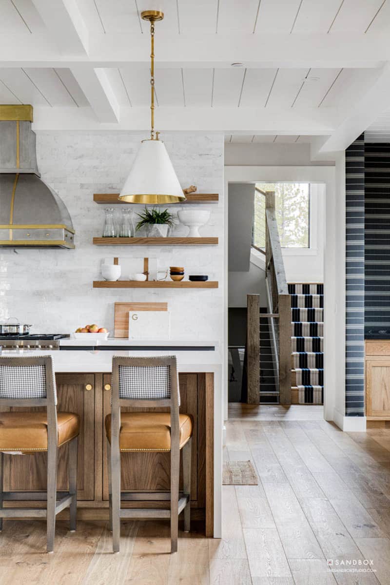 mountain-style-farmhouse-kitchen