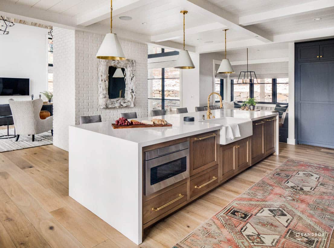 mountain-style-farmhouse-kitchen