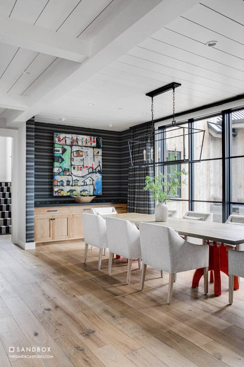 mountain-style-farmhouse-dining-room