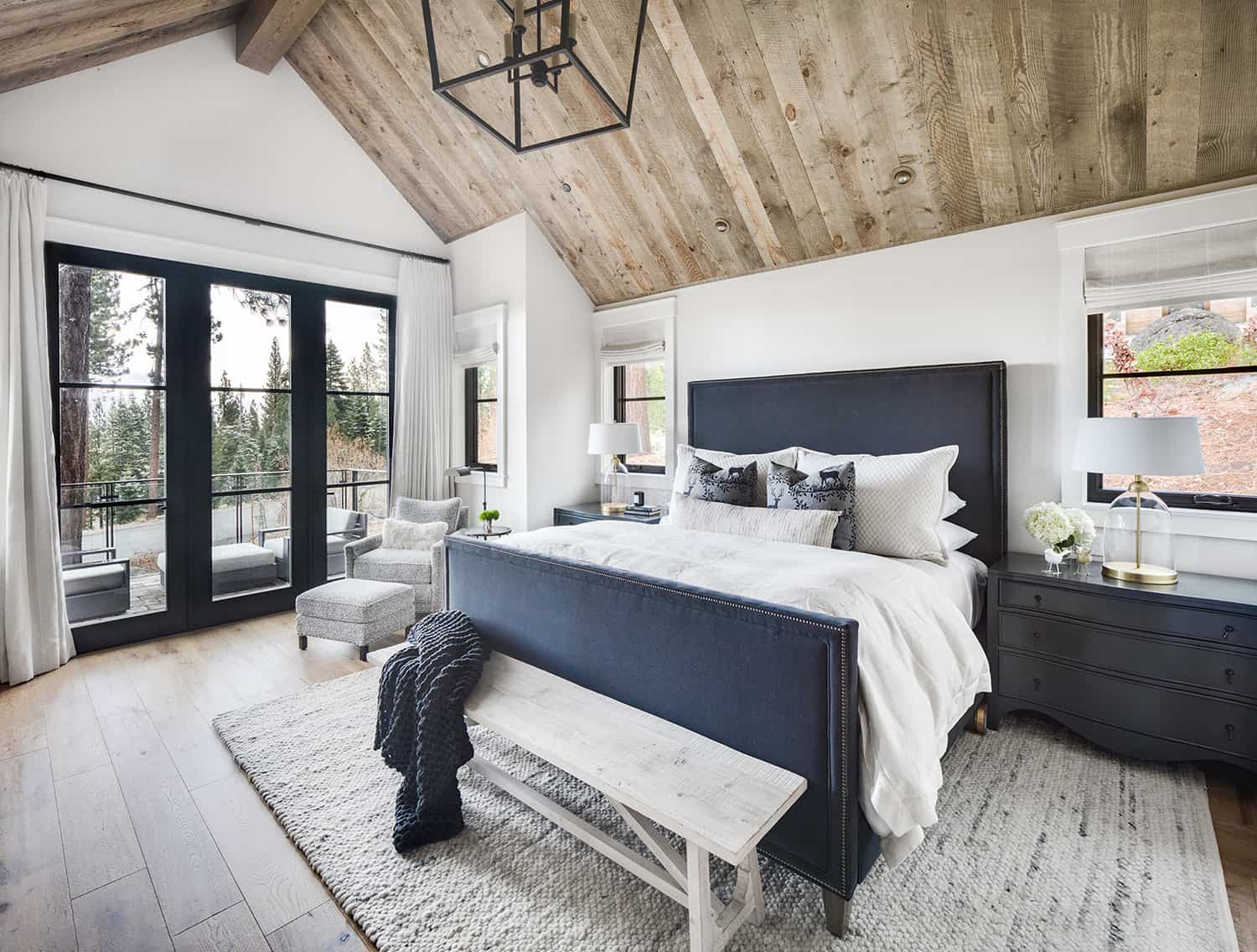 mountain-style-farmhouse-bedroom