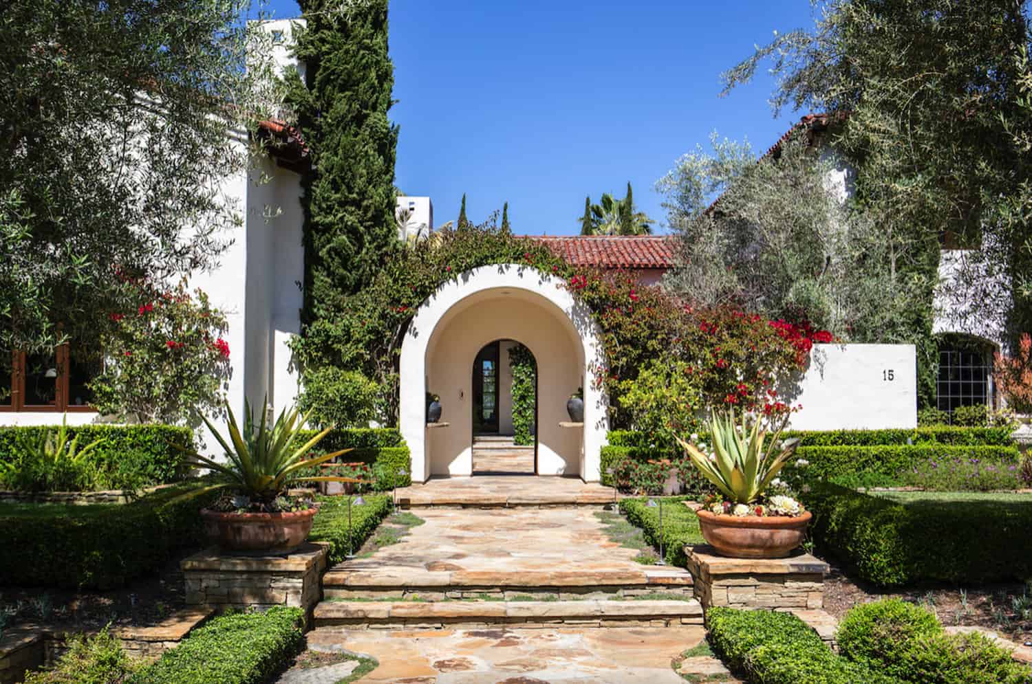mediterranean-home-entry