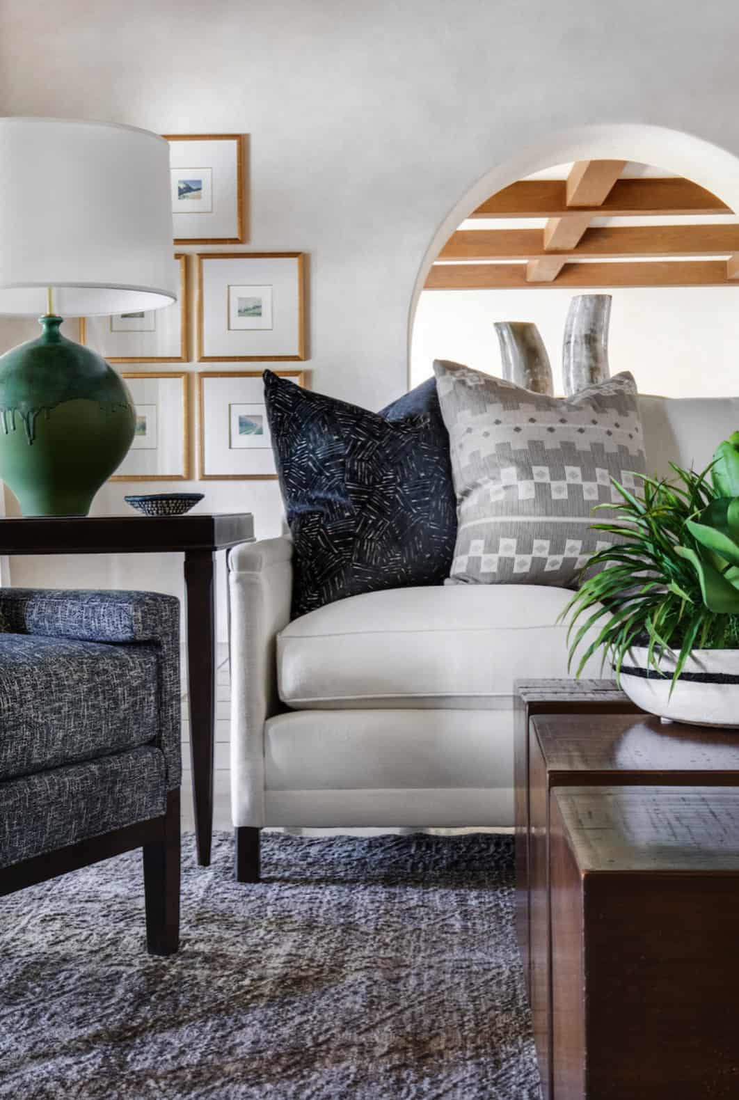 mediterranean-living-room