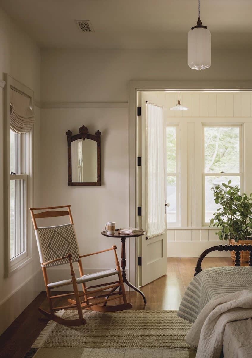 contemporary-farmhouse-style-bedroom