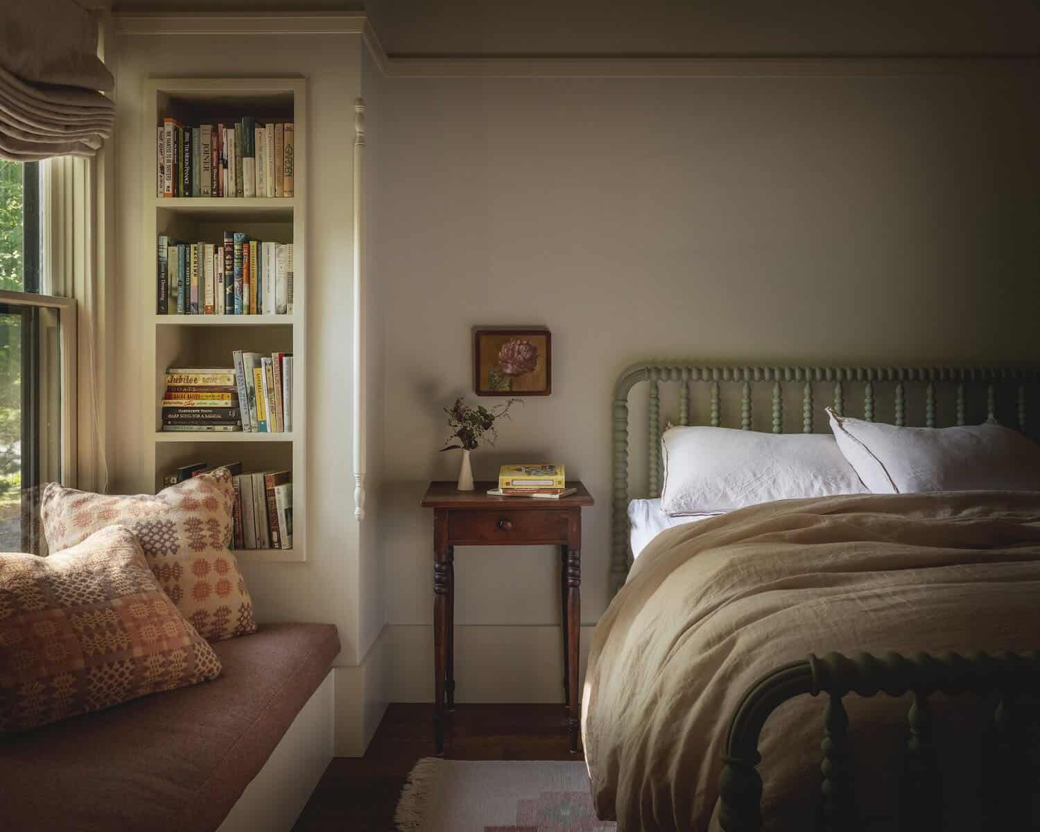 contemporary-farmhouse-style-bedroom