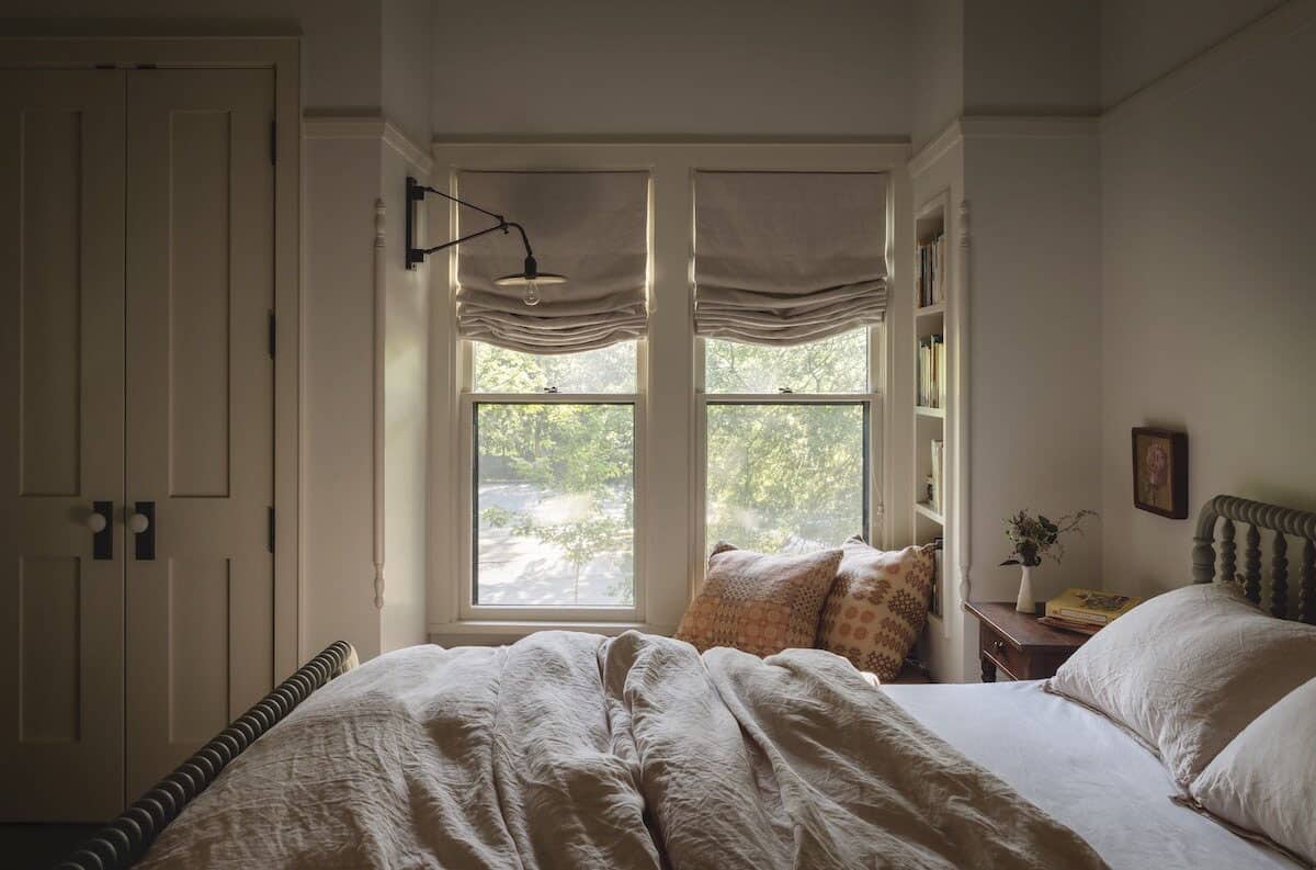 contemporary-farmhouse-style-bedroom