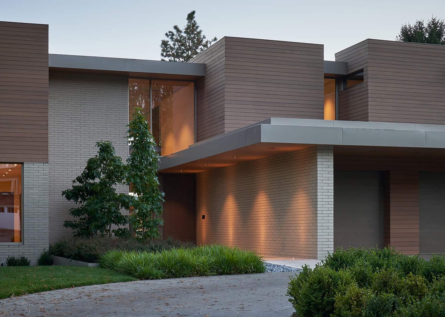 contemporary-lake-washington-home-exterior