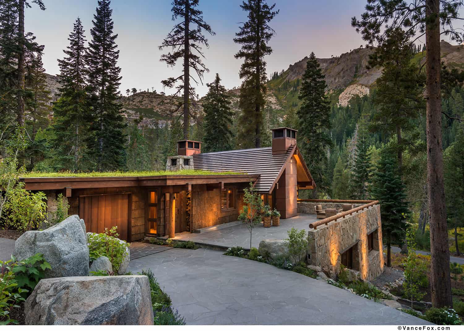 midcentury-modern-mountain-home-exterior