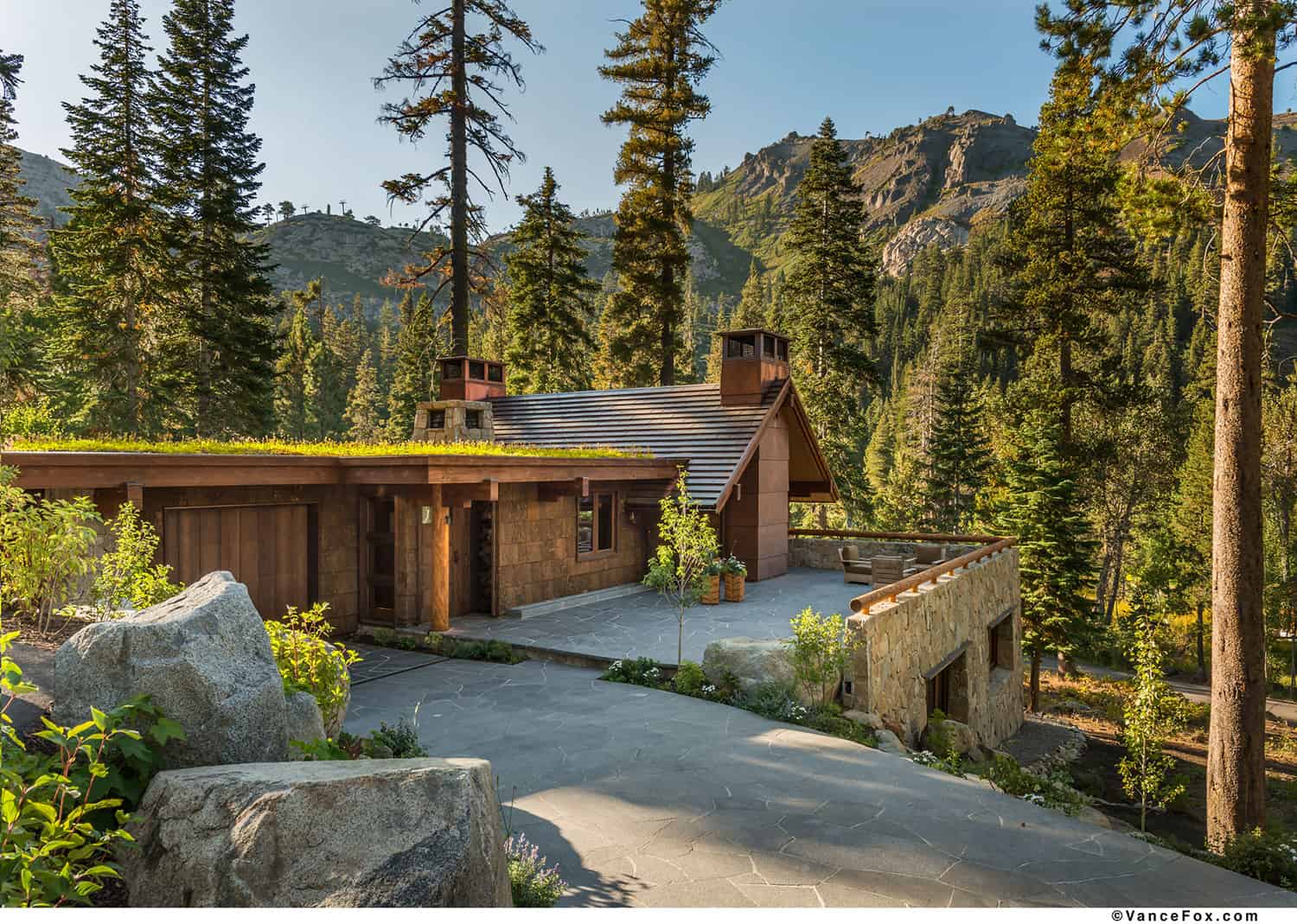 midcentury-modern-mountain-home-exterior