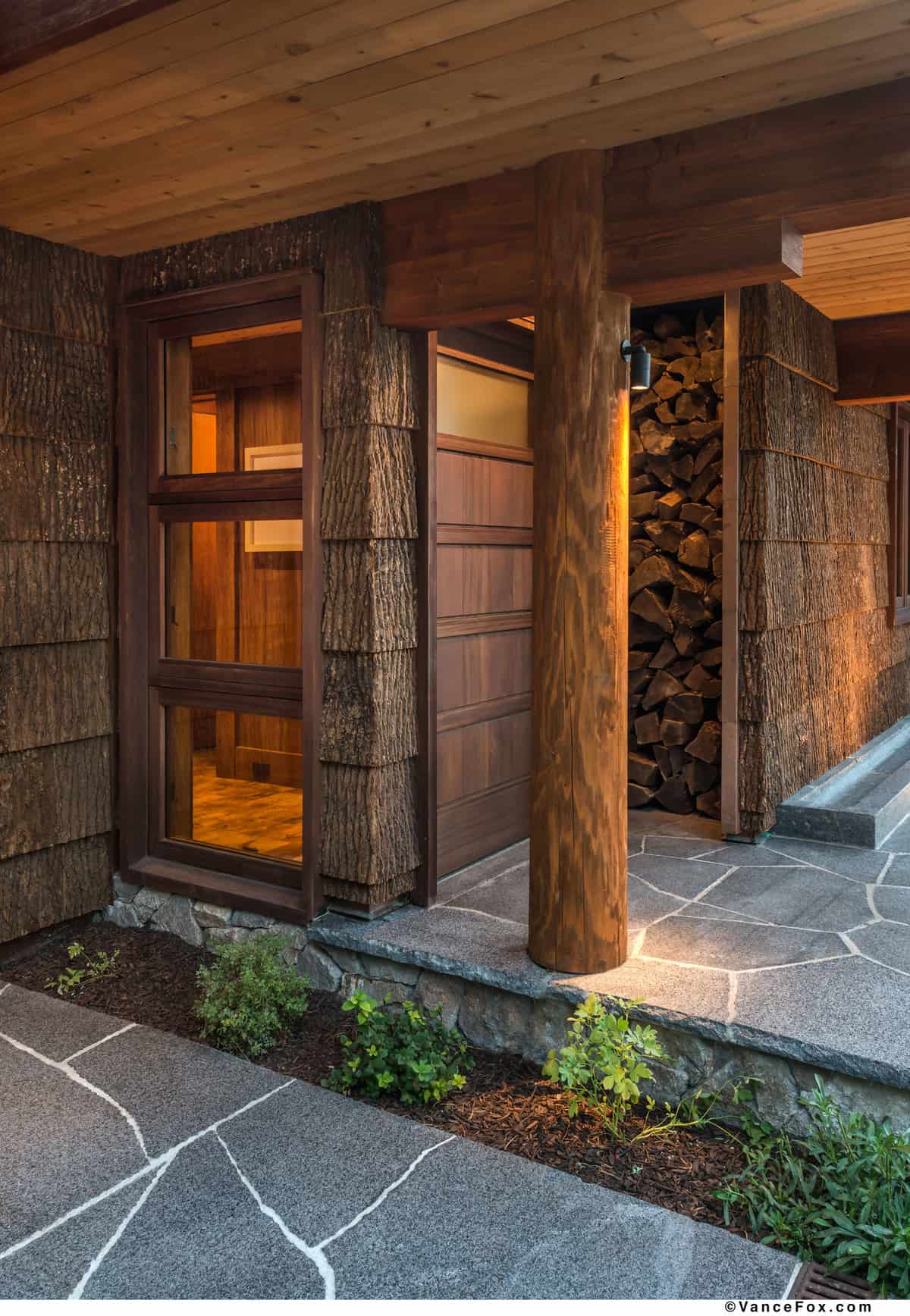 midcentury-modern-mountain-home-entry