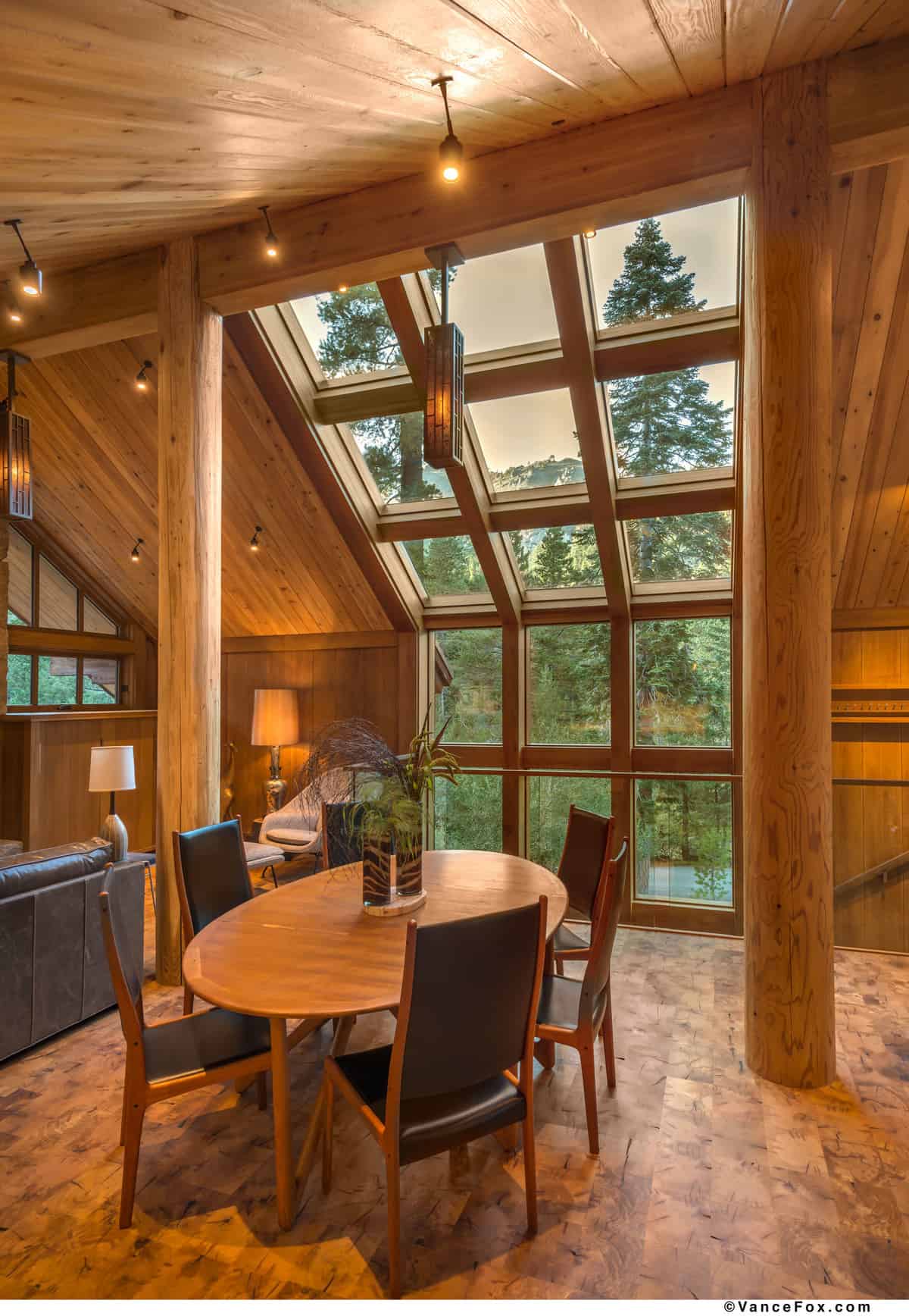 midcentury-modern-living-room