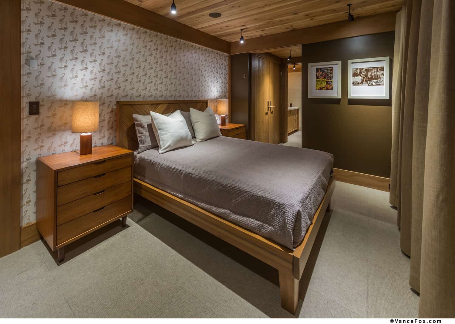 midcentury-modern-bedroom