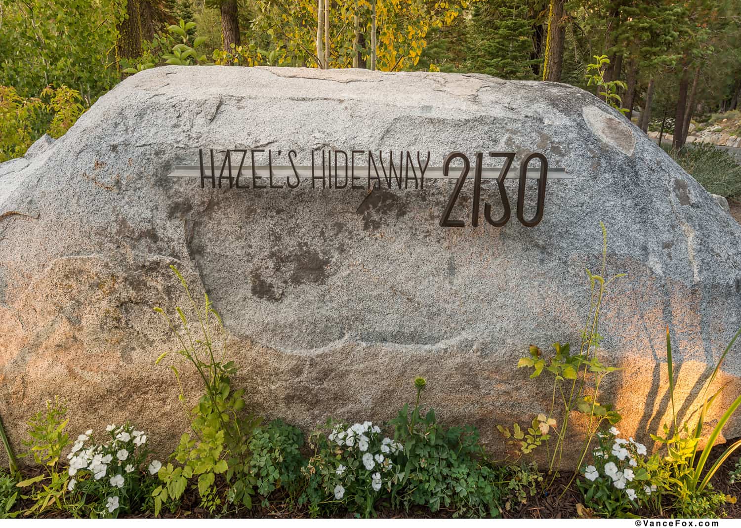 midcentury-modern-stone-with-house-number
