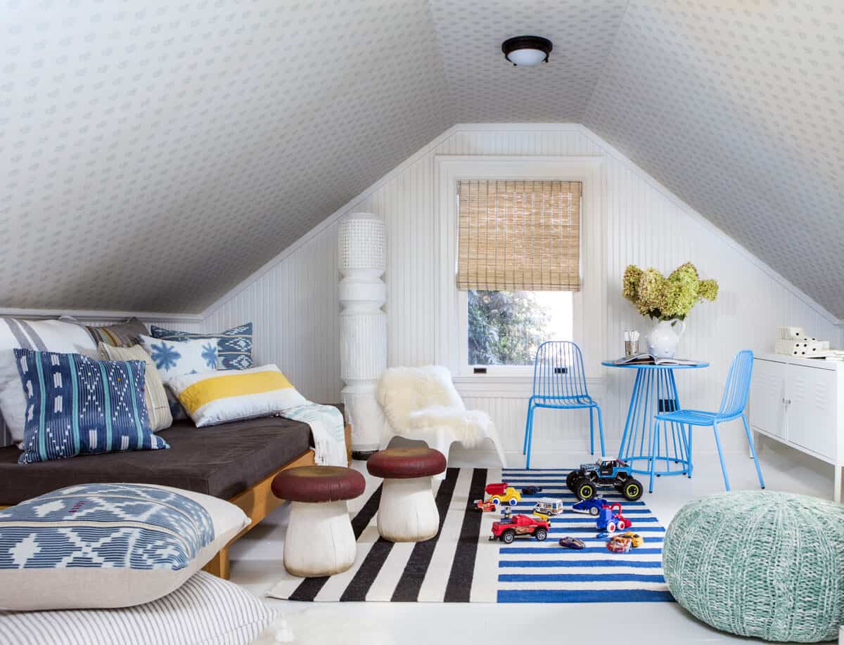 cottage-beach-style-kids-playroom